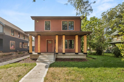 Homes For Sale - 2934 Cottage Grove Avenue<br/> Des Moines, IA 50311