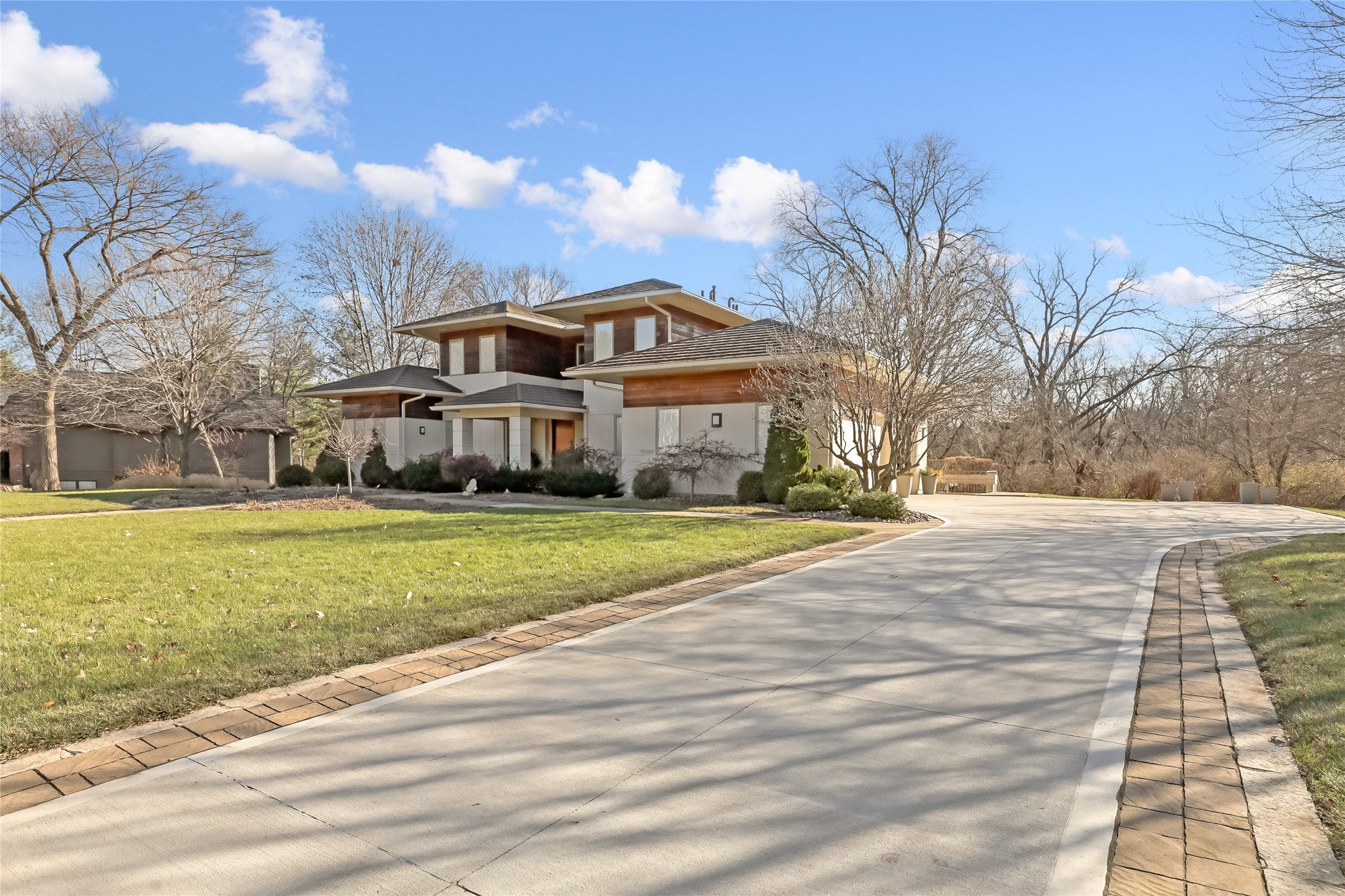 13288 Lake Shore Drive, Clive, Iowa image 3