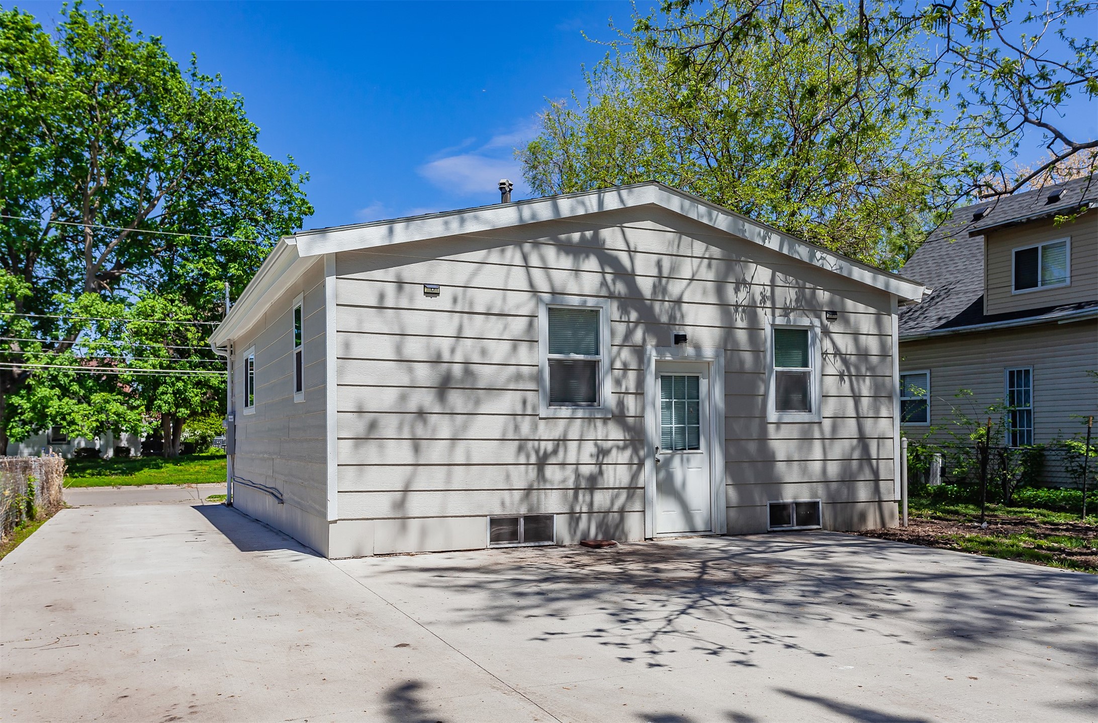2323 Maple Street, Des Moines, Iowa image 26