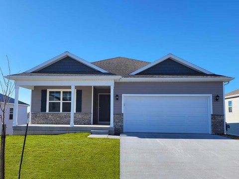 Homes For Sale - 913 8th Street<br/> Bondurant, IA 50035