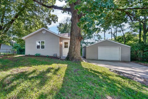 Homes For Sale - 1405 E 37th Street<br/> Des Moines, IA 50317