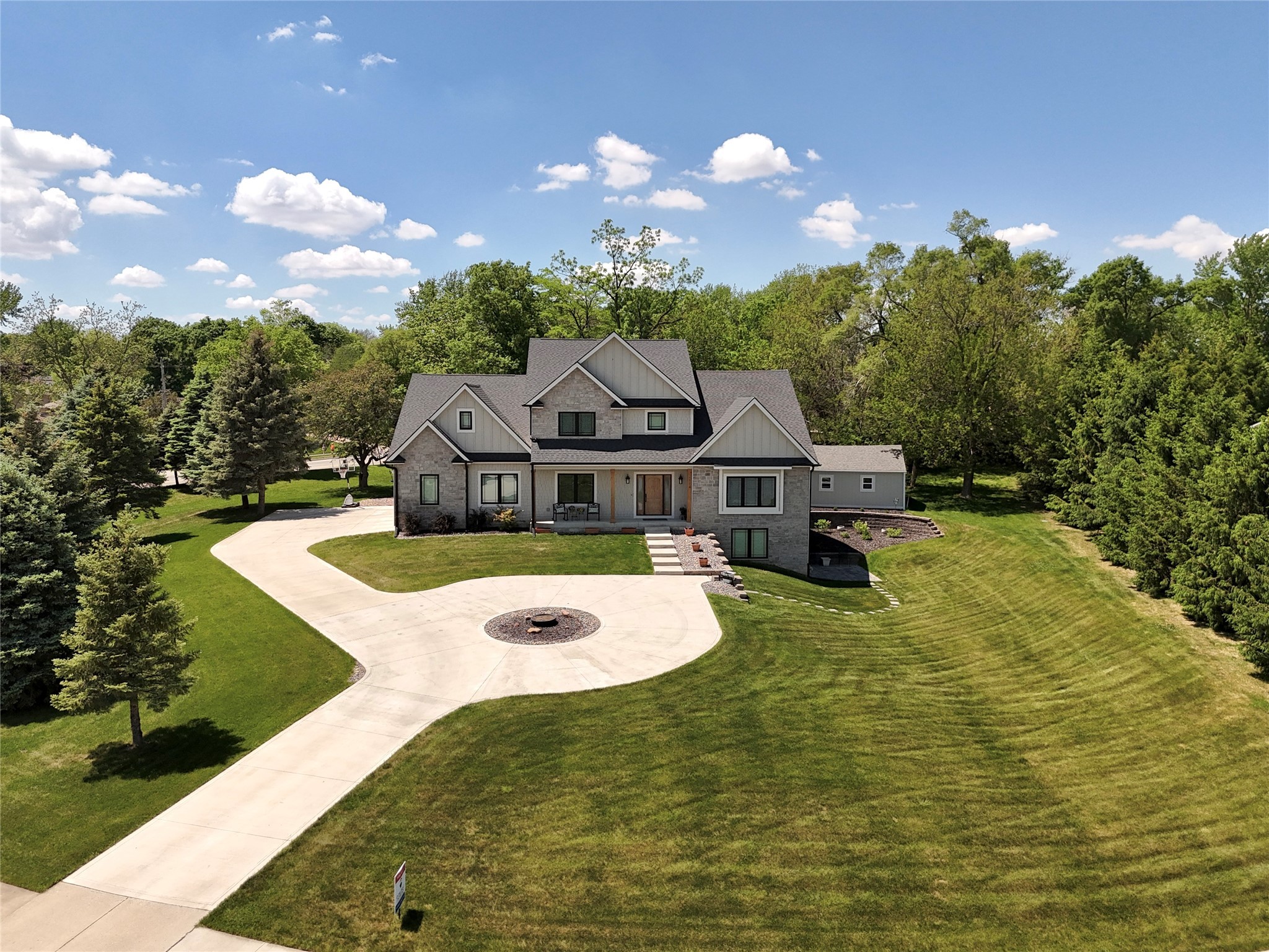 114 Tradition Drive, Polk City, Iowa image 1