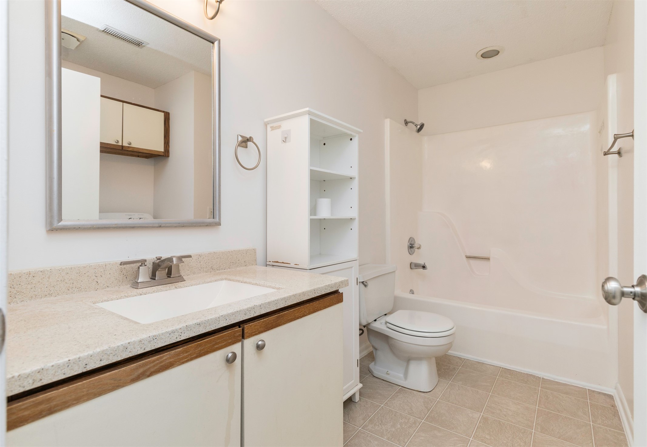 5237 Dakota Drive, West Des Moines, Iowa image 18