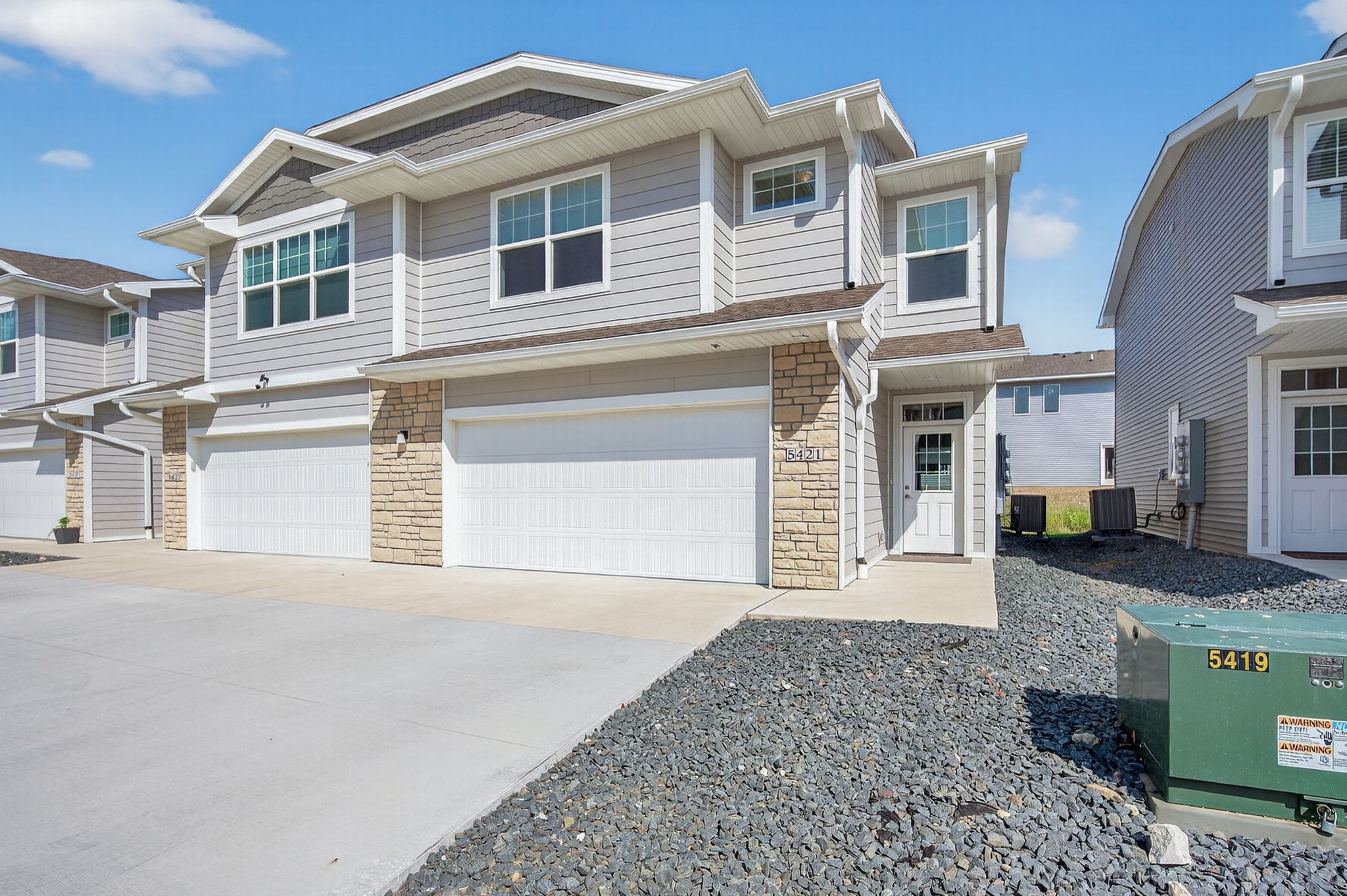 Photo 1 of 35 — 5421 154th Court, Urbandale, IA 50323