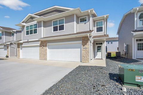 Condo For Sale - 5421 154th Court<br/> Urbandale, IA 50323