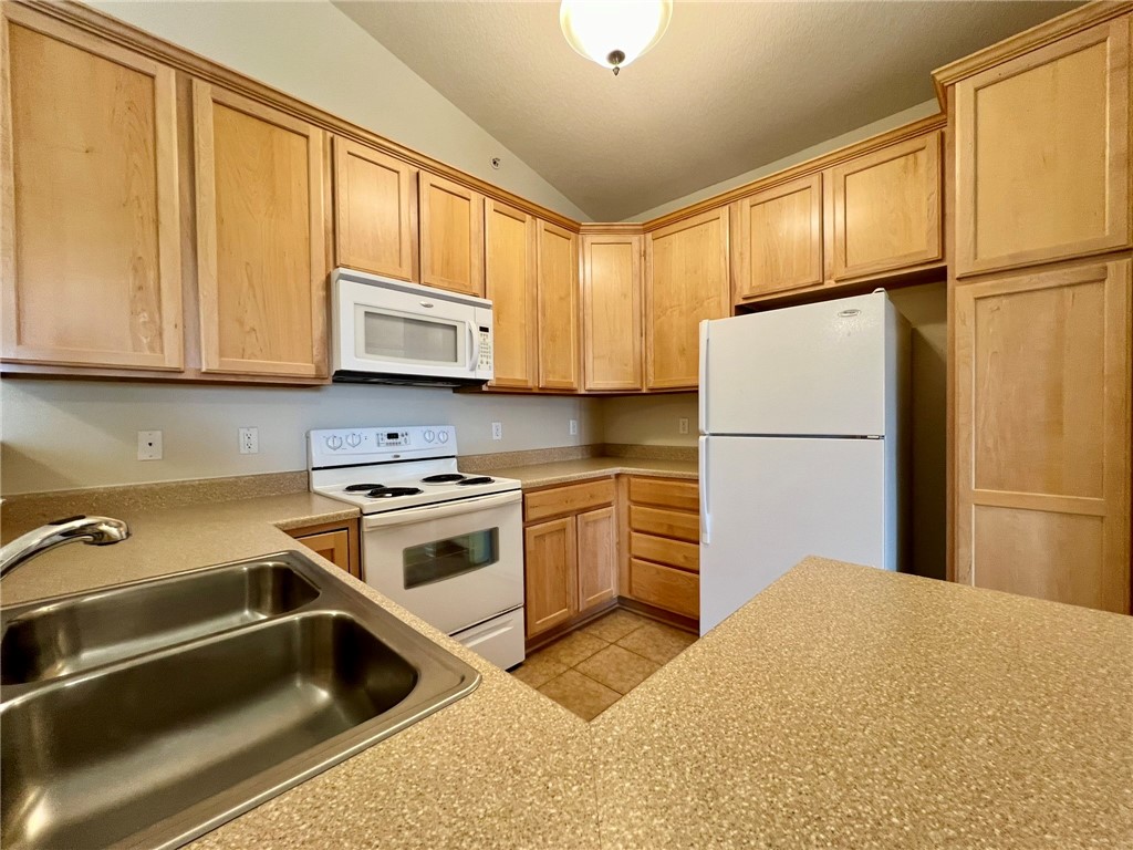 3400 SE Glenstone Drive #12, Grimes, Iowa image 3