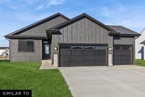 1018 Shady Lane Drive Norwalk IA 50211