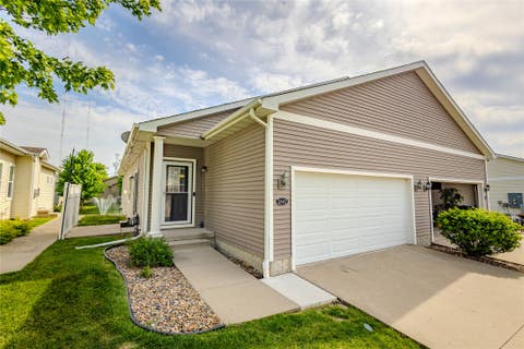 Condo For Sale - 5882 Marble Circle<br/> Johnston, IA 50131