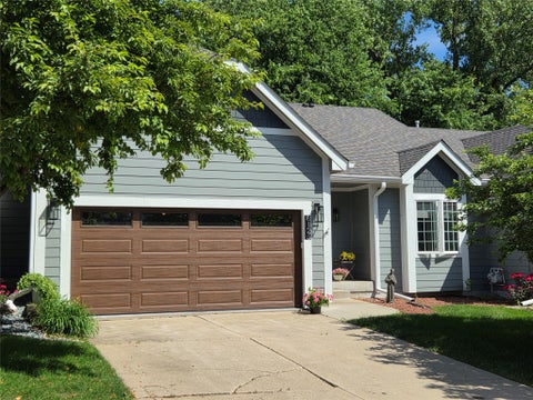Condo For Sale - 8125 Rocklyn Drive<br/> Urbandale, IA 50322