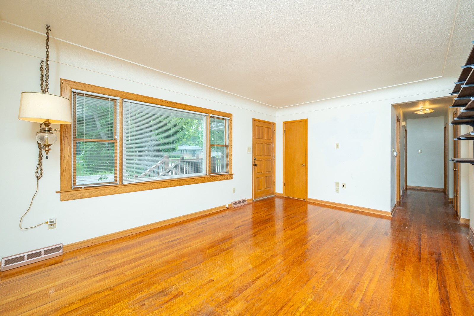 3214 Brinkwood Road, Des Moines, Iowa image 3