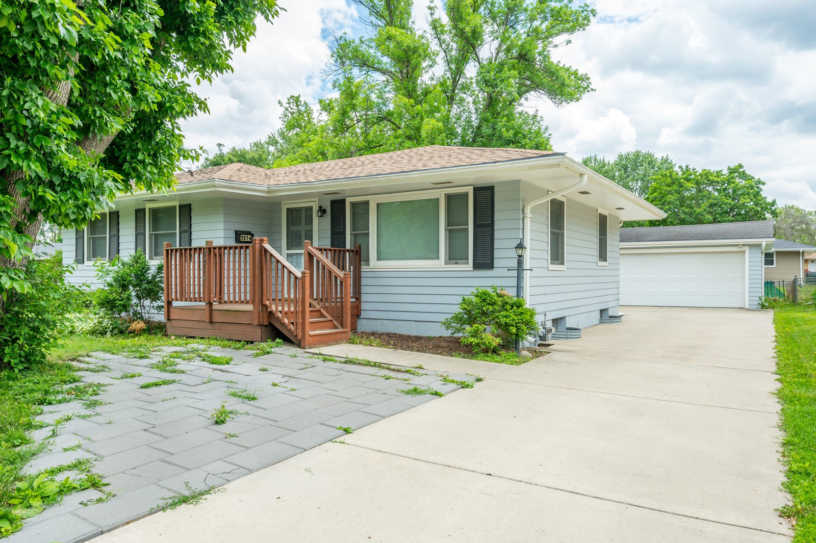 3214 Brinkwood Road, Des Moines, Iowa image 1
