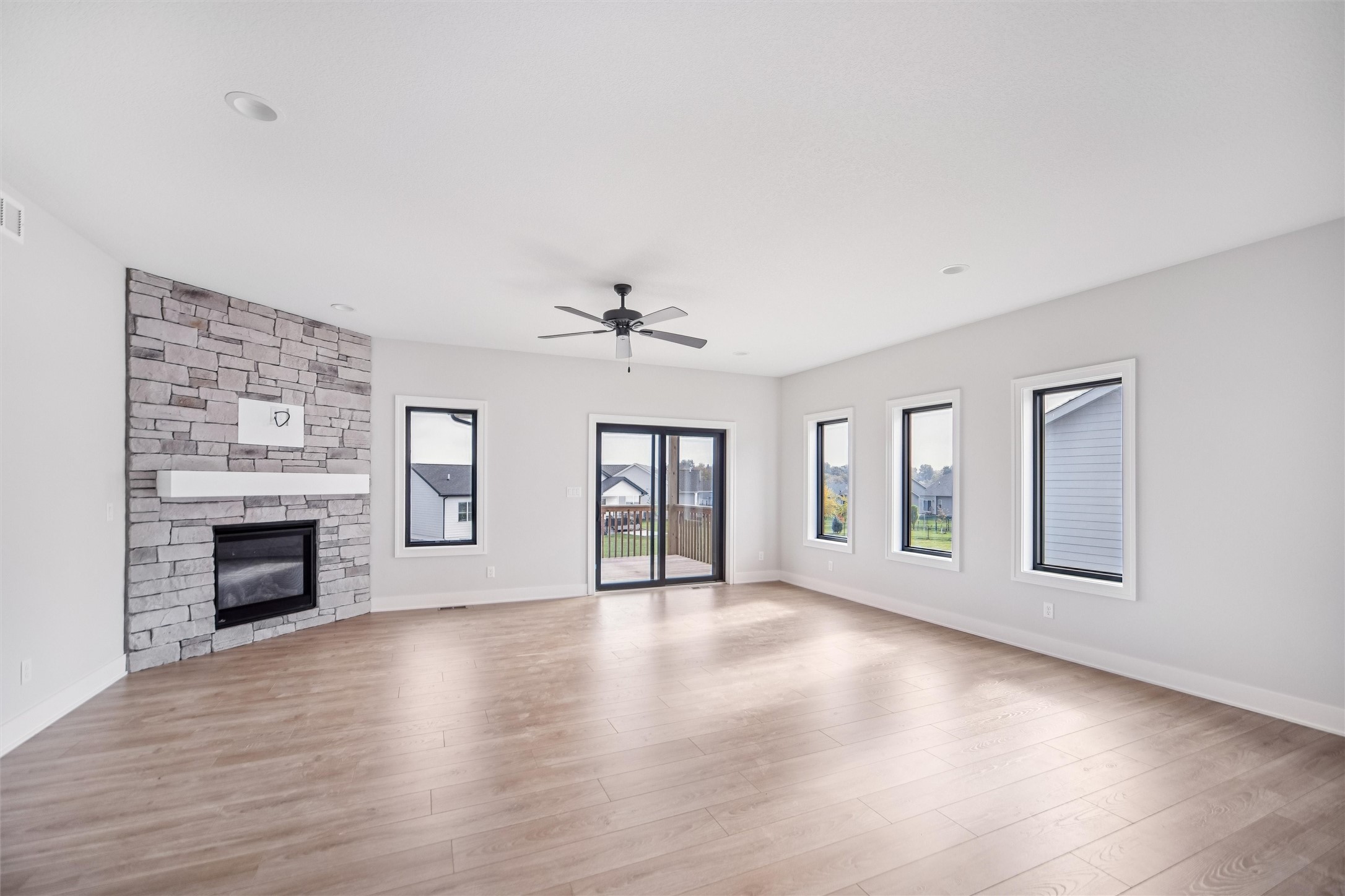 West Des Moines, Iowa 50265, United States, 4 Bedrooms Bedrooms, ,2 BathroomsBathrooms,Residential,Active,237230