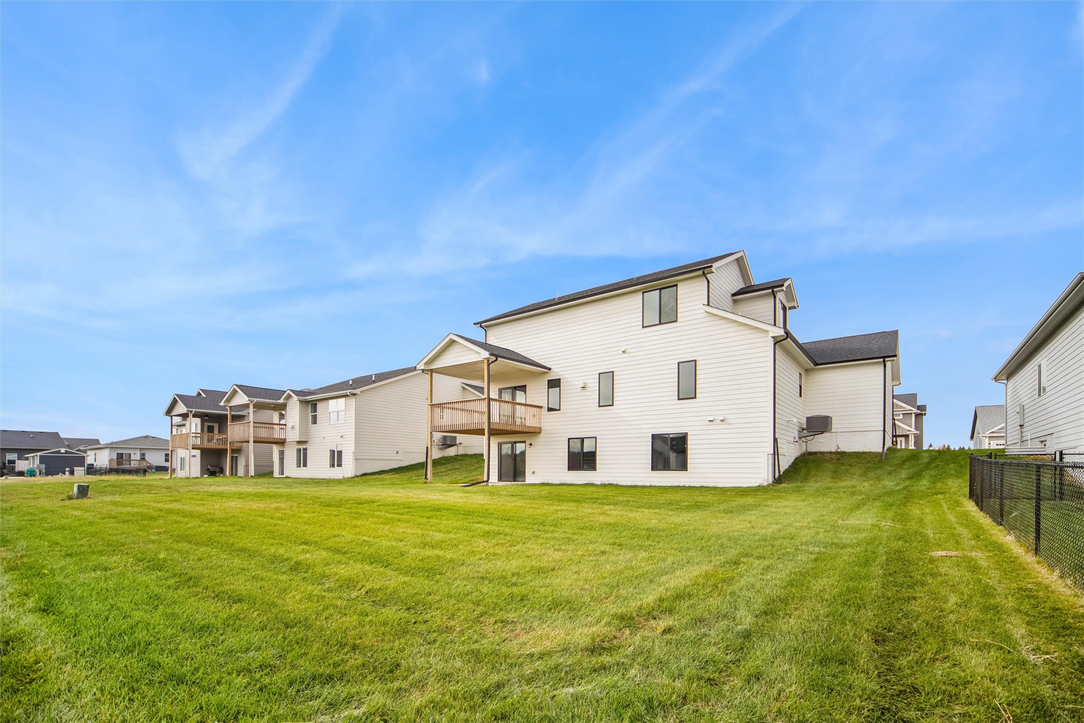 West Des Moines, Iowa 50265, United States, 4 Bedrooms Bedrooms, ,2 BathroomsBathrooms,Residential,Active,237230