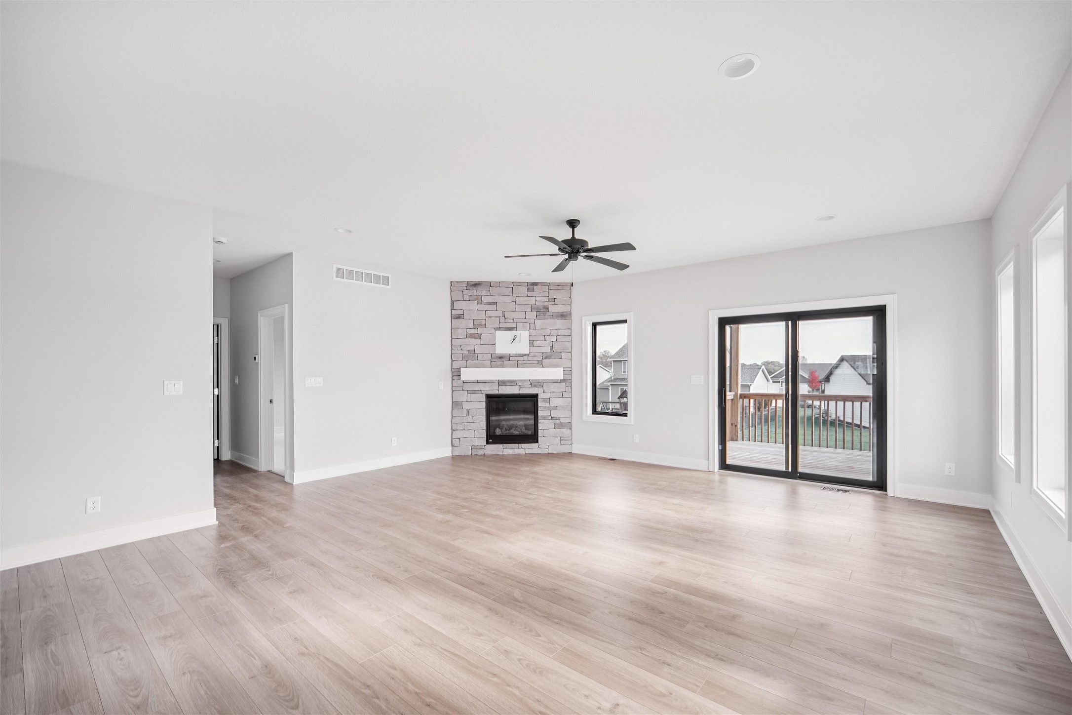 West Des Moines, Iowa 50265, United States, 4 Bedrooms Bedrooms, ,2 BathroomsBathrooms,Residential,Active,237230