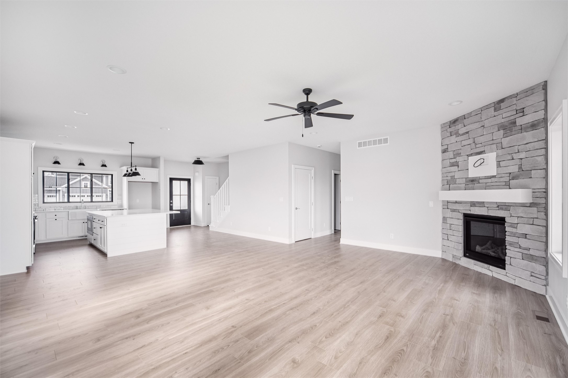 West Des Moines, Iowa 50265, United States, 4 Bedrooms Bedrooms, ,2 BathroomsBathrooms,Residential,Active,237230