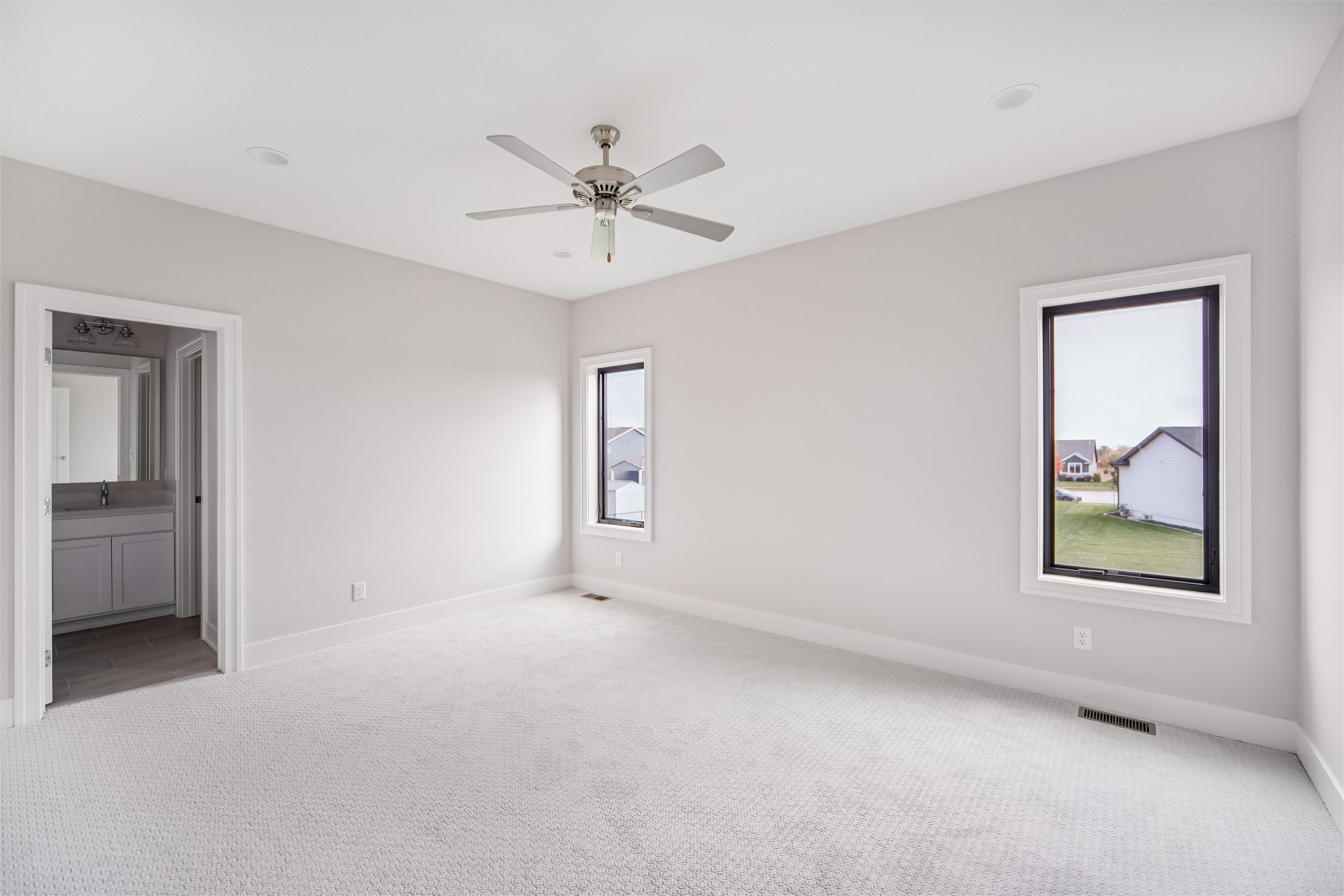 West Des Moines, Iowa 50265, United States, 4 Bedrooms Bedrooms, ,2 BathroomsBathrooms,Residential,Active,237230