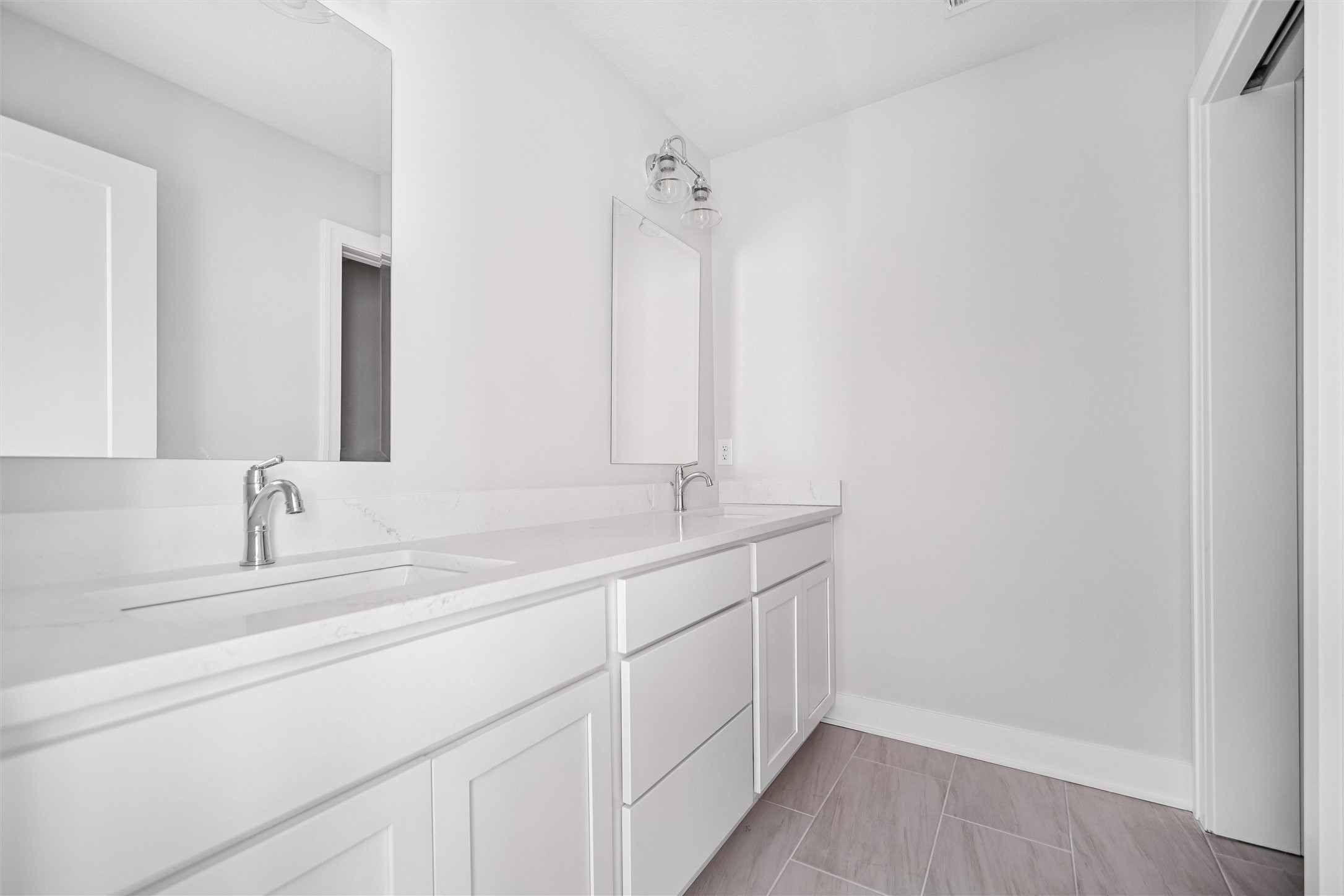 West Des Moines, Iowa 50265, United States, 4 Bedrooms Bedrooms, ,2 BathroomsBathrooms,Residential,Active,237230