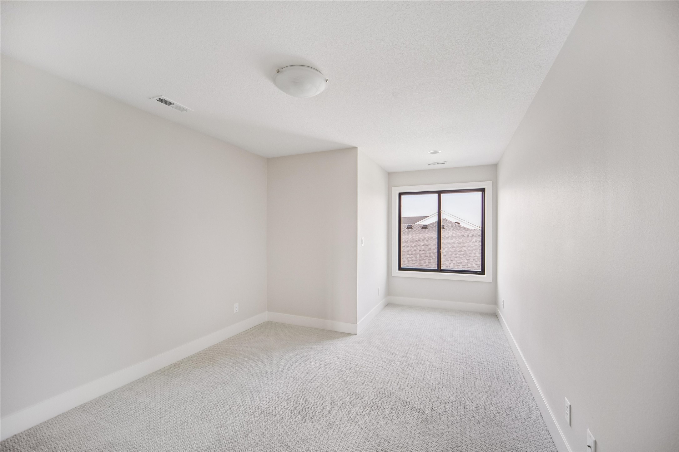 West Des Moines, Iowa 50265, United States, 4 Bedrooms Bedrooms, ,2 BathroomsBathrooms,Residential,Active,237230