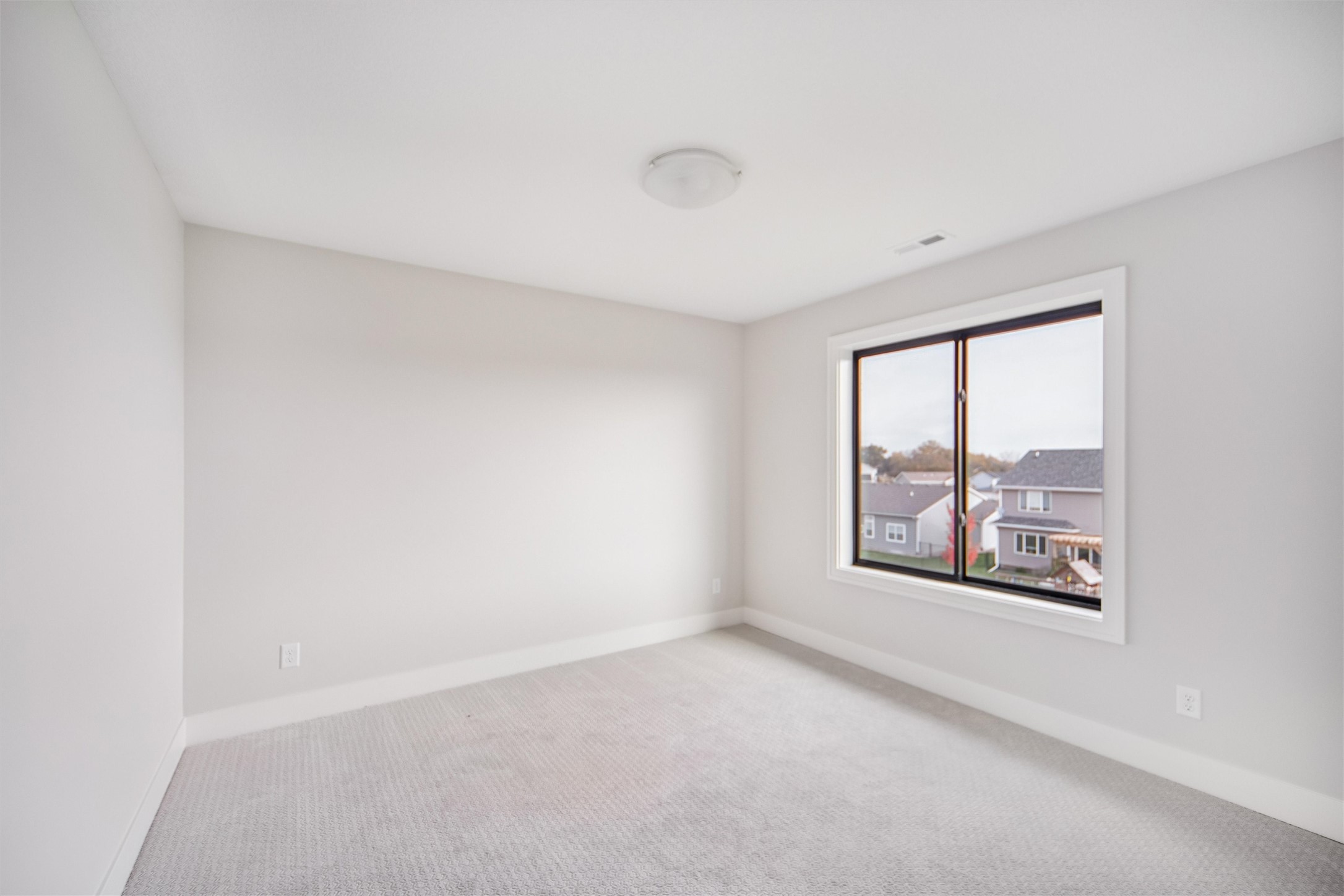 West Des Moines, Iowa 50265, United States, 4 Bedrooms Bedrooms, ,2 BathroomsBathrooms,Residential,Active,237230