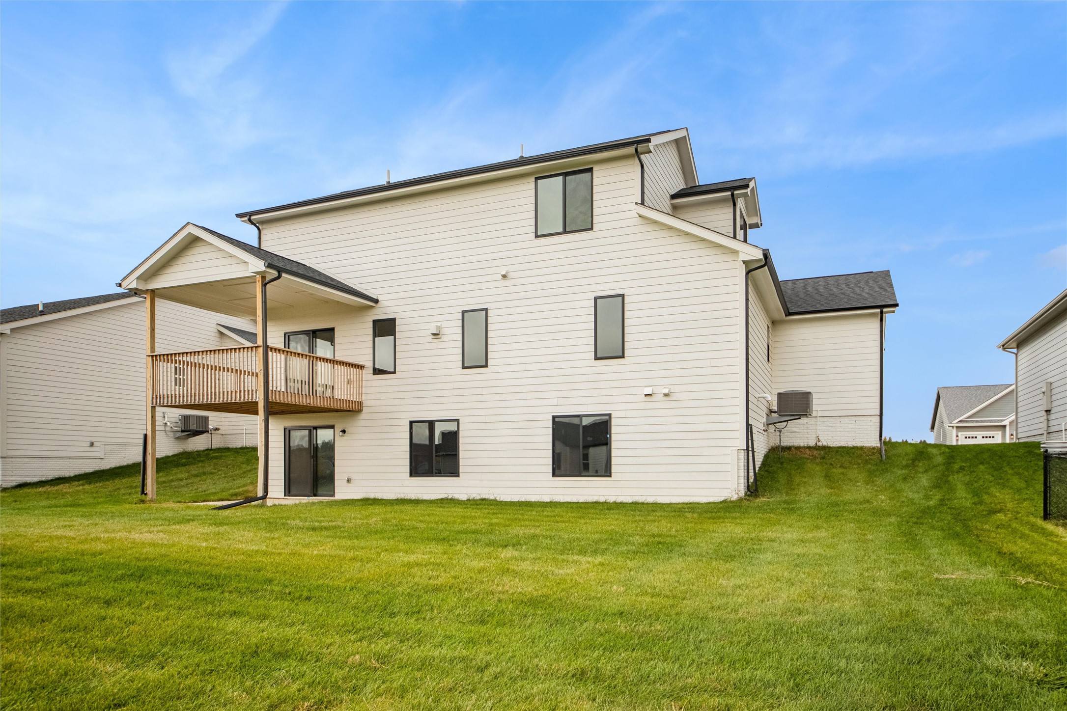 West Des Moines, Iowa 50265, United States, 4 Bedrooms Bedrooms, ,2 BathroomsBathrooms,Residential,Active,237230