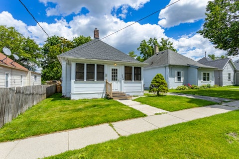 Homes For Sale - 235 E 16th Street<br/> Des Moines, IA 50316