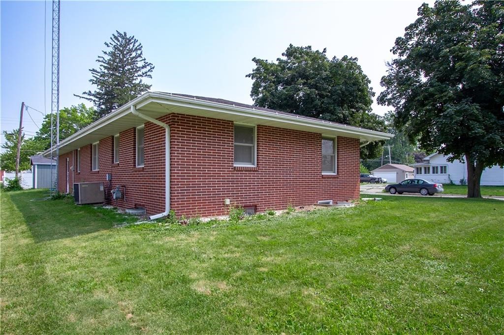 102 N Iowa Street, Knoxville, Iowa image 3
