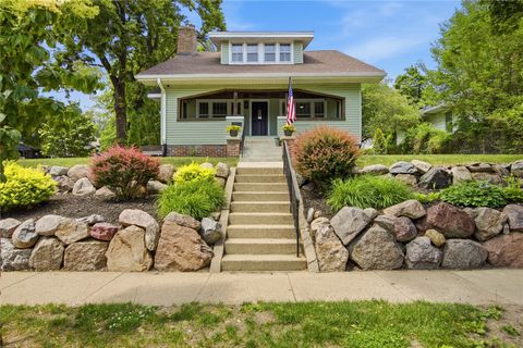 Homes For Sale - 3729 Kingman Boulevard<br/> Des Moines, IA 50311