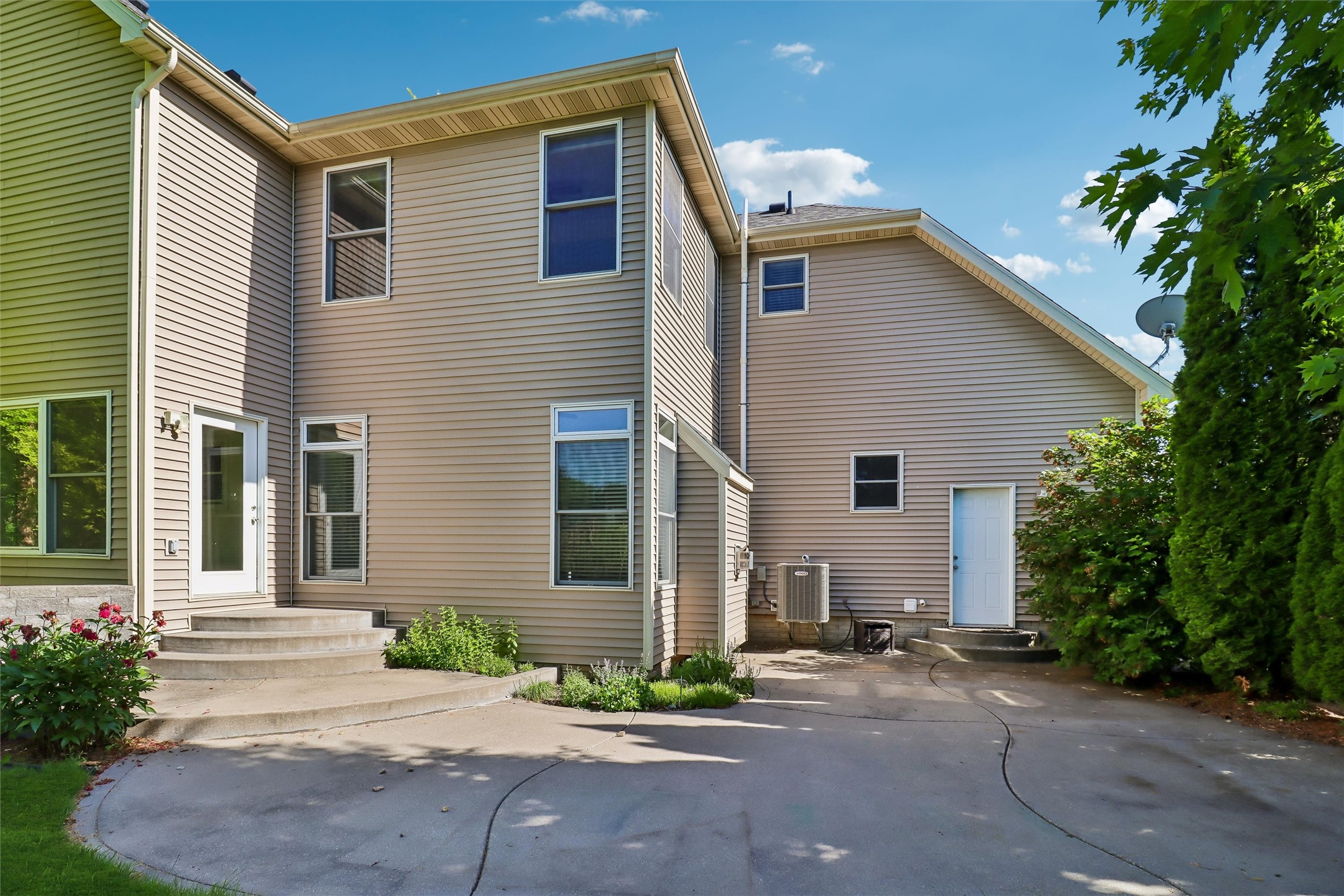 15703 Aurora Avenue