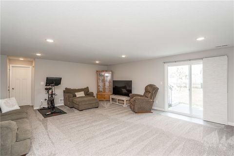 Single Family Residence in Waukee IA 17 Gracewood Drive 15.jpg