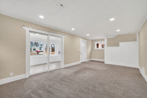 Homes For Sale - 1708 1st Avenue<br/> Perry, IA 50220