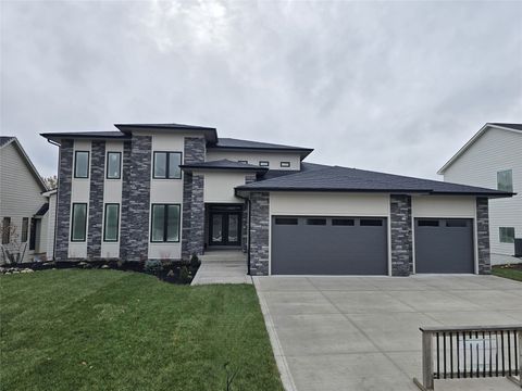 16130 Sharon Court Urbandale IA 50323