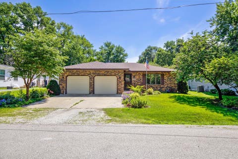 Homes For Sale - 1411 3rd Street<br/> Nevada, IA 50201