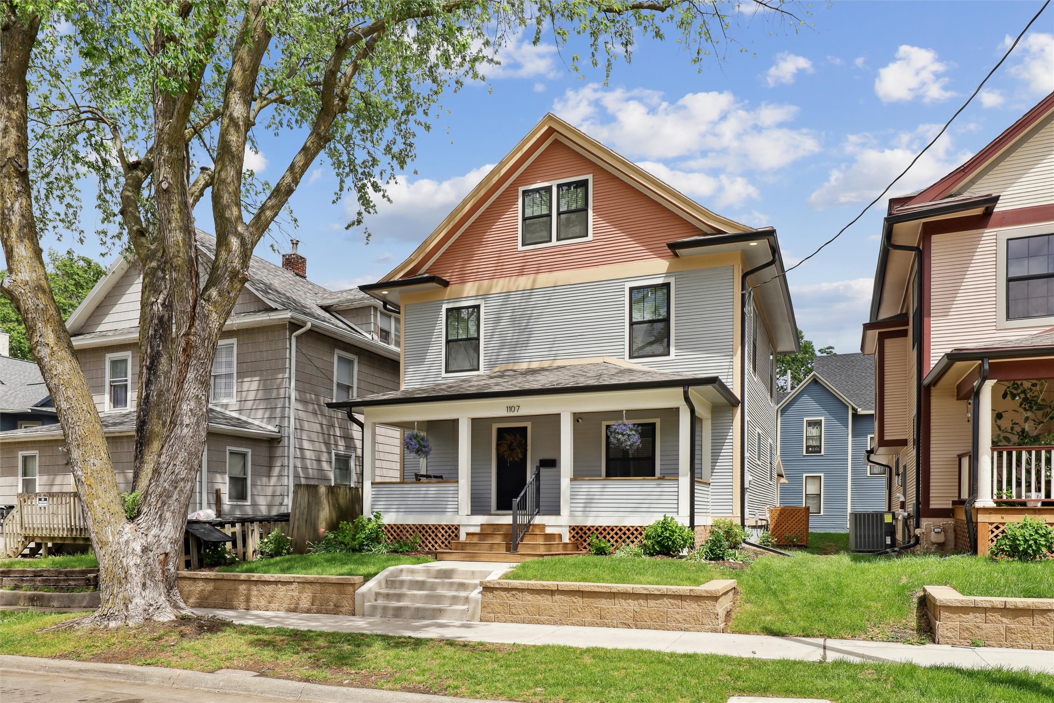 Photo 1 of 35 — 1107 24th Street, Des Moines, IA 50311