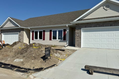 Homes For Sale - 728 SE Ponds Edge Lane<br/> Ankeny, IA 50021