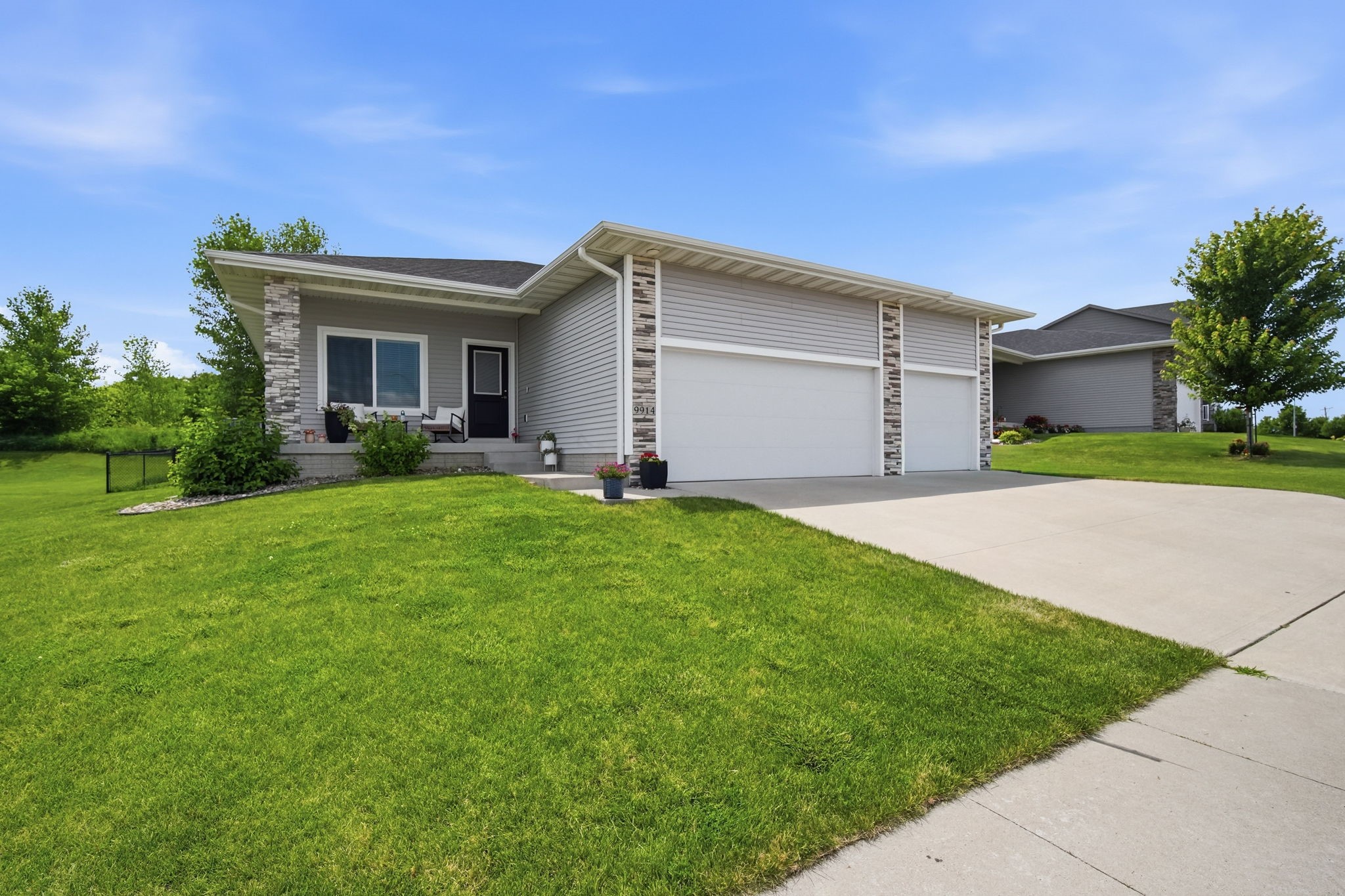 9914 Marnewood Drive - Photo 2