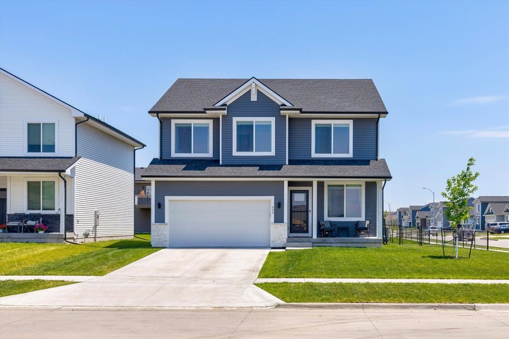 Photo 1 of 22 — 603 NE Oak Ridge Drive, Ankeny, IA 50021