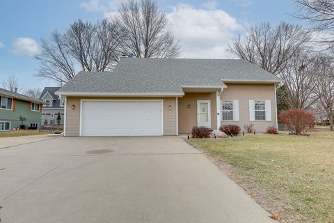 1306 University Street Pella IA 50219