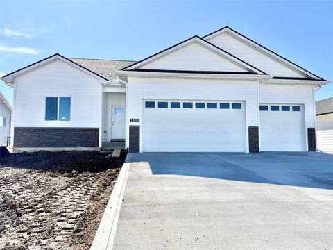Homes For Sale - 1930 Tuscany Drive<br/> Altoona, IA 50009