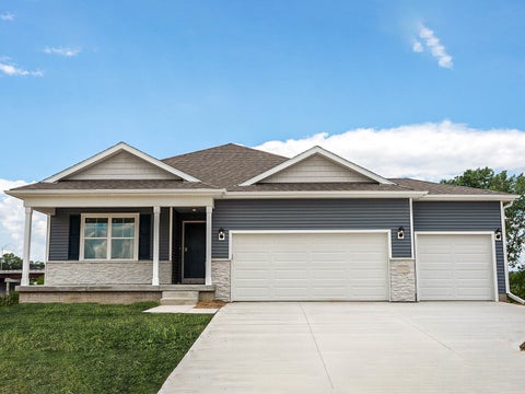 Homes For Sale - 3042 Sweetwater Drive<br/> Des Moines, IA 50320