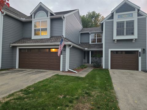 Homes For Sale - 8020 Cobblestone Road<br/> Urbandale, IA 50322