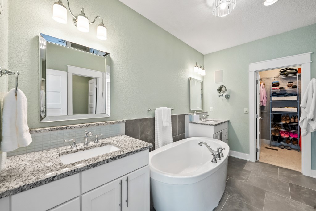 3674 Berkshire Parkway, Clive, Iowa image 15