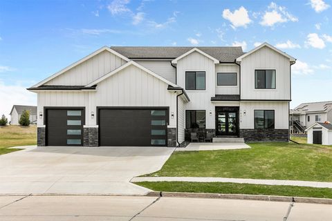 16318 Goldenrod Drive Urbandale IA 50323