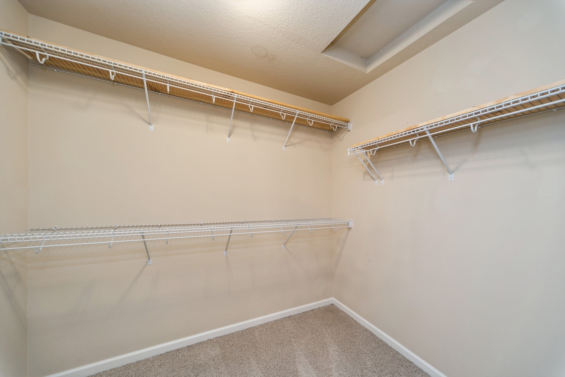 9165 Greenspire Drive #102, West Des Moines, Iowa image 18