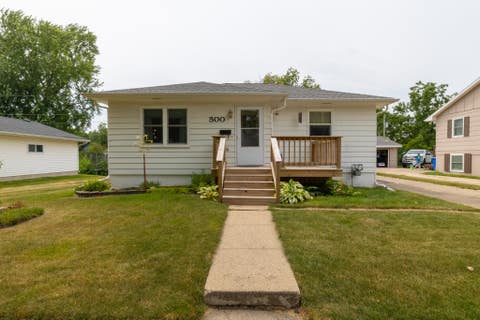 Homes For Sale - 500 S Locust Street<br/> Jefferson, IA 50129