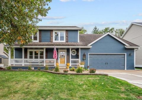 1412 Parkhill Drive Norwalk IA 50211