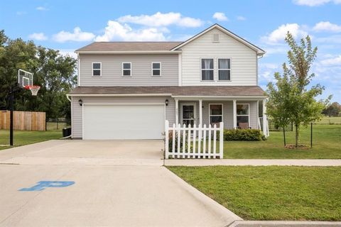 Homes For Sale - 2207 Sunflower Street<br/> Dallas County, Perry, IA 50220