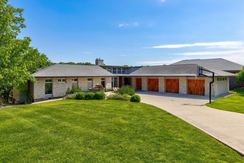 Homes For Sale - 1784 Burr Oaks Drive<br/> West Des Moines, IA 50266