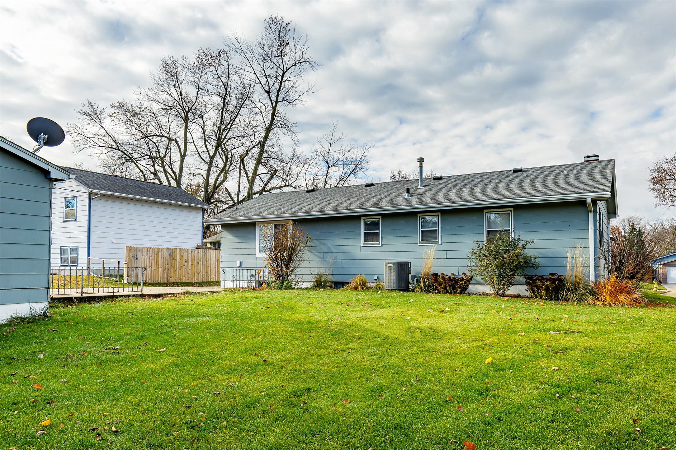 305 NE Crestmoor Place