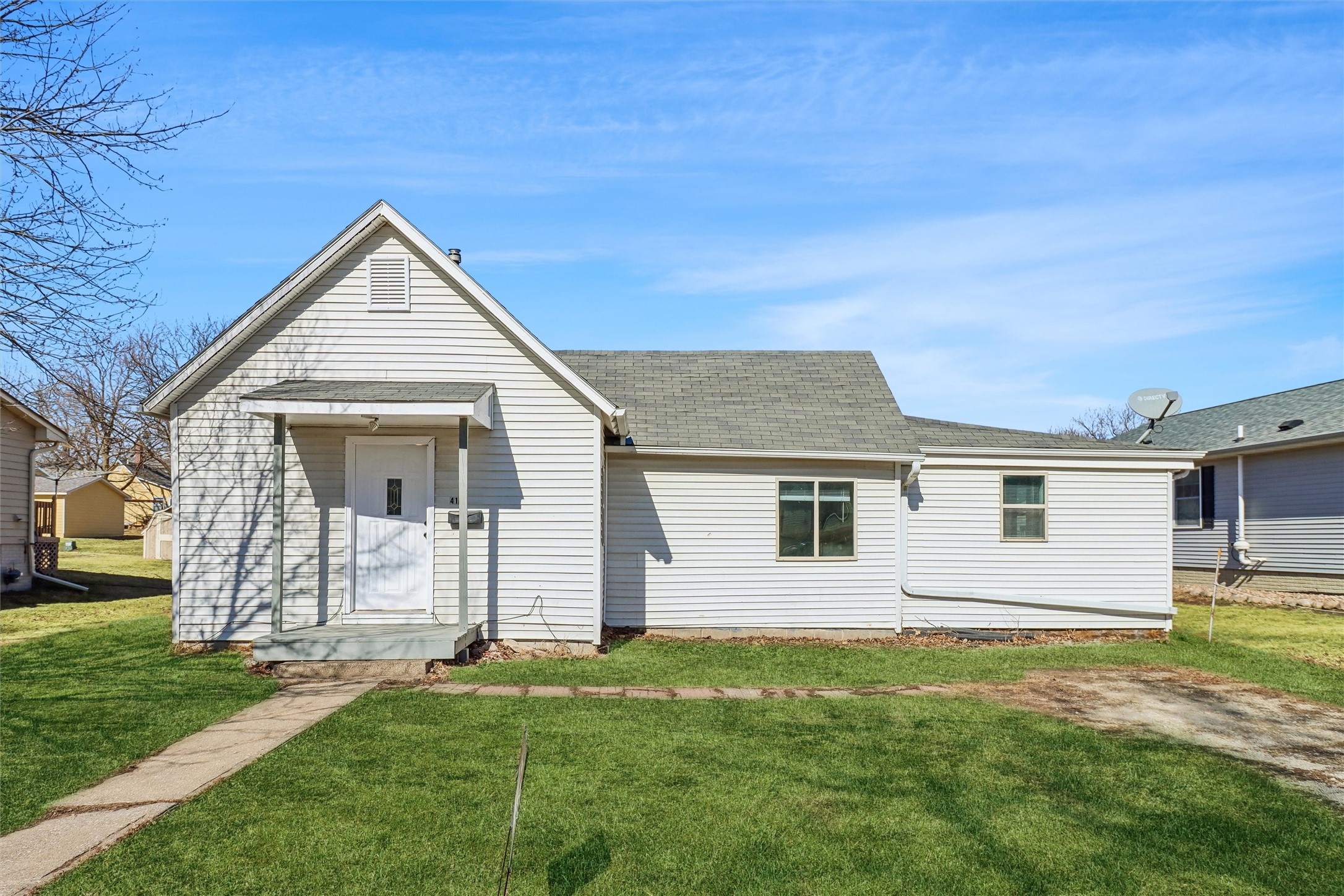 Photo 1 of 17 — 415 E Buchanan Street, Winterset, IA 50273