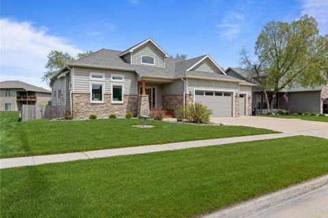 Homes For Sale - 811 NW Boulder Point Place<br/> Ankeny, IA 50023